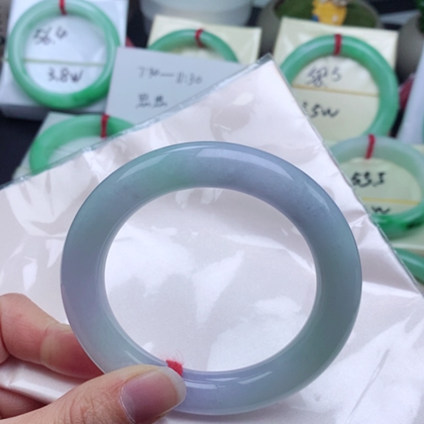 【闪购商品】翡翠手镯未镶嵌            圆条58 冰春彩