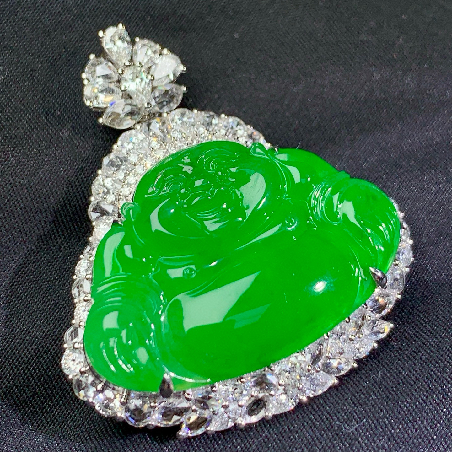 18k镶嵌收藏级阳绿佛公吊坠气质满绿精致时尚轻奢