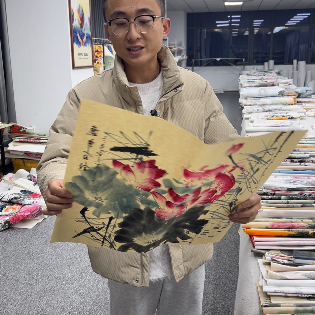 国画卖字画的小男孩