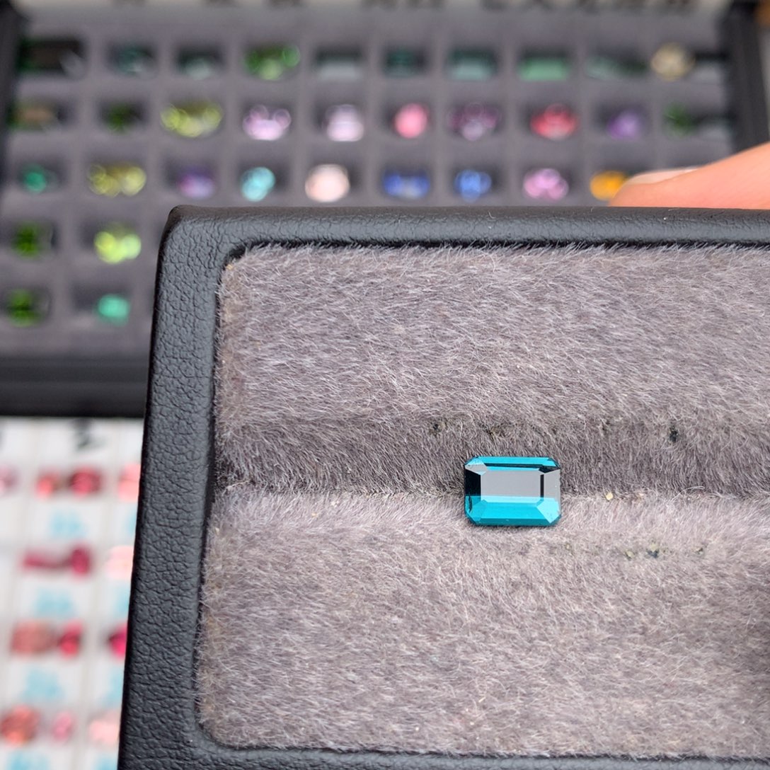 碧玺珠宝半成品未镶嵌拉贡1.2克拉全净无暇