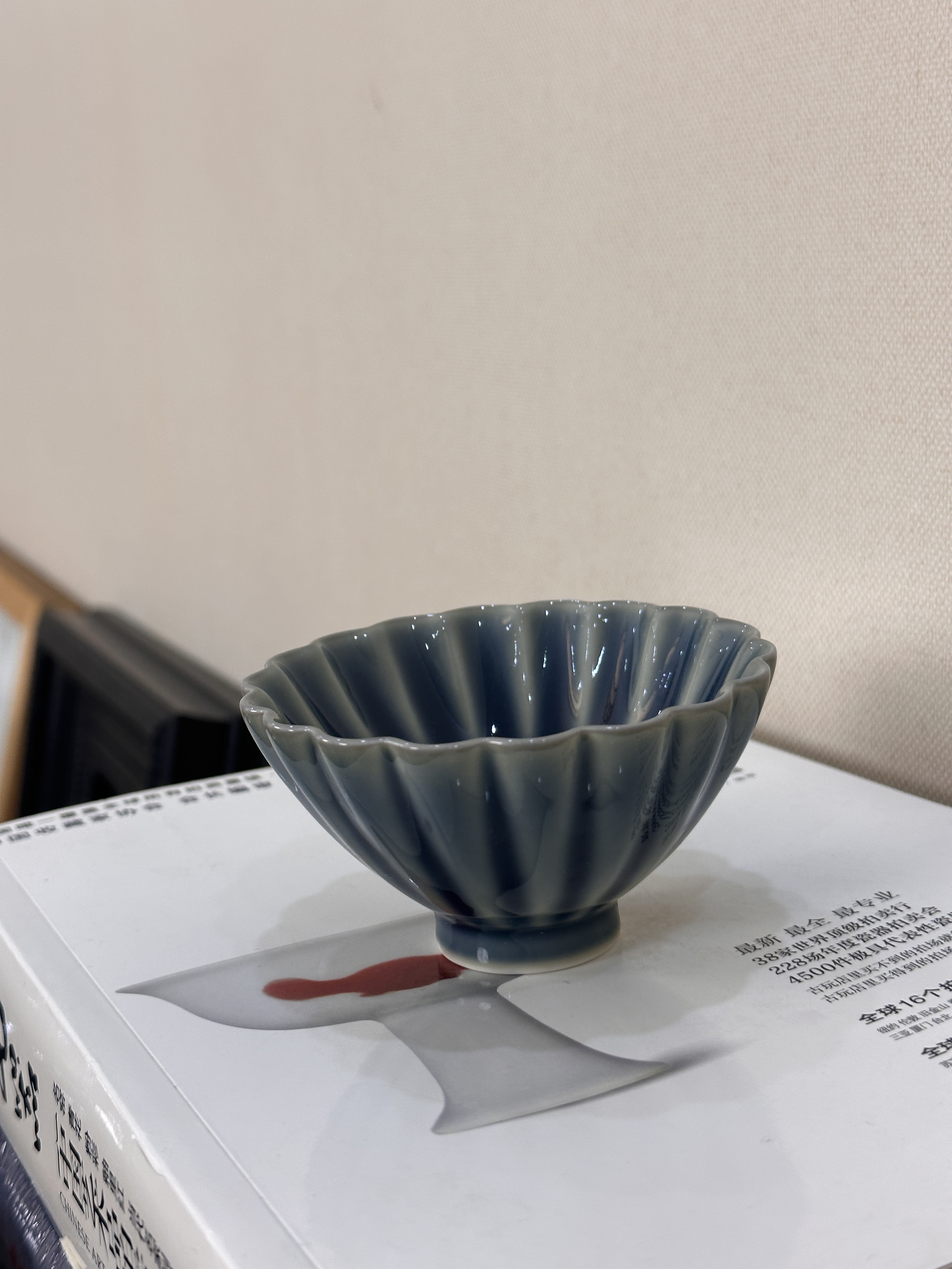 自深堂柴窑颜色釉霁青花口主人杯