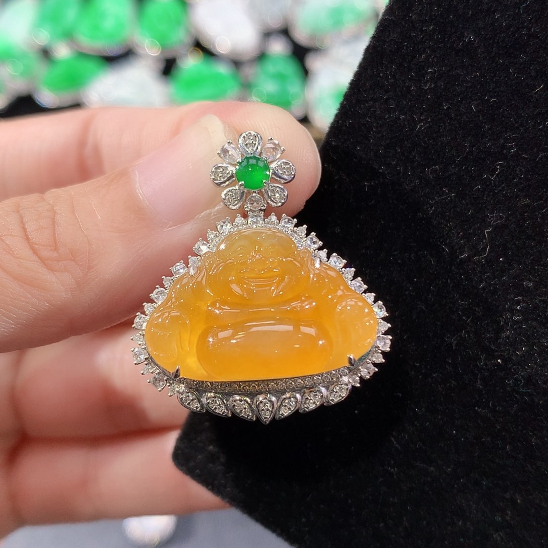 翡翠18K金镶嵌颈饰