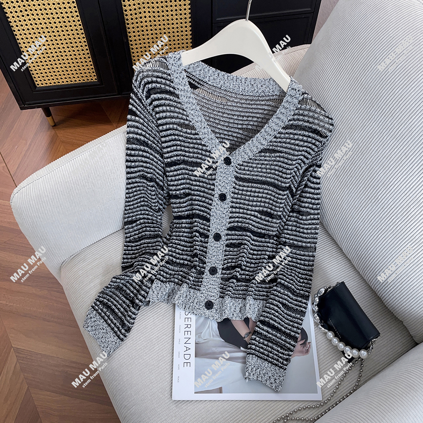 2025秋季高端女装法式设计感条纹镂空V领针织开衫上衣女MAU1361