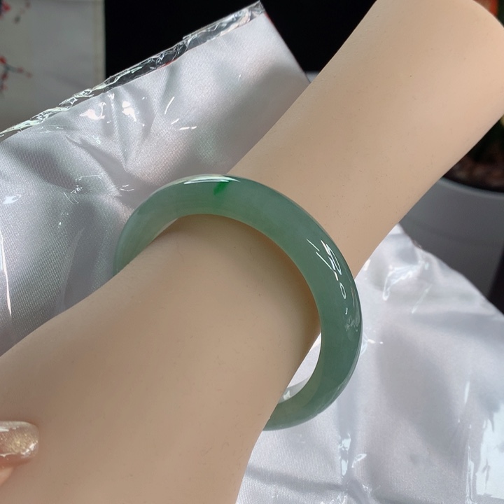 翡翠手镯未镶嵌缅甸天然A货翡翠