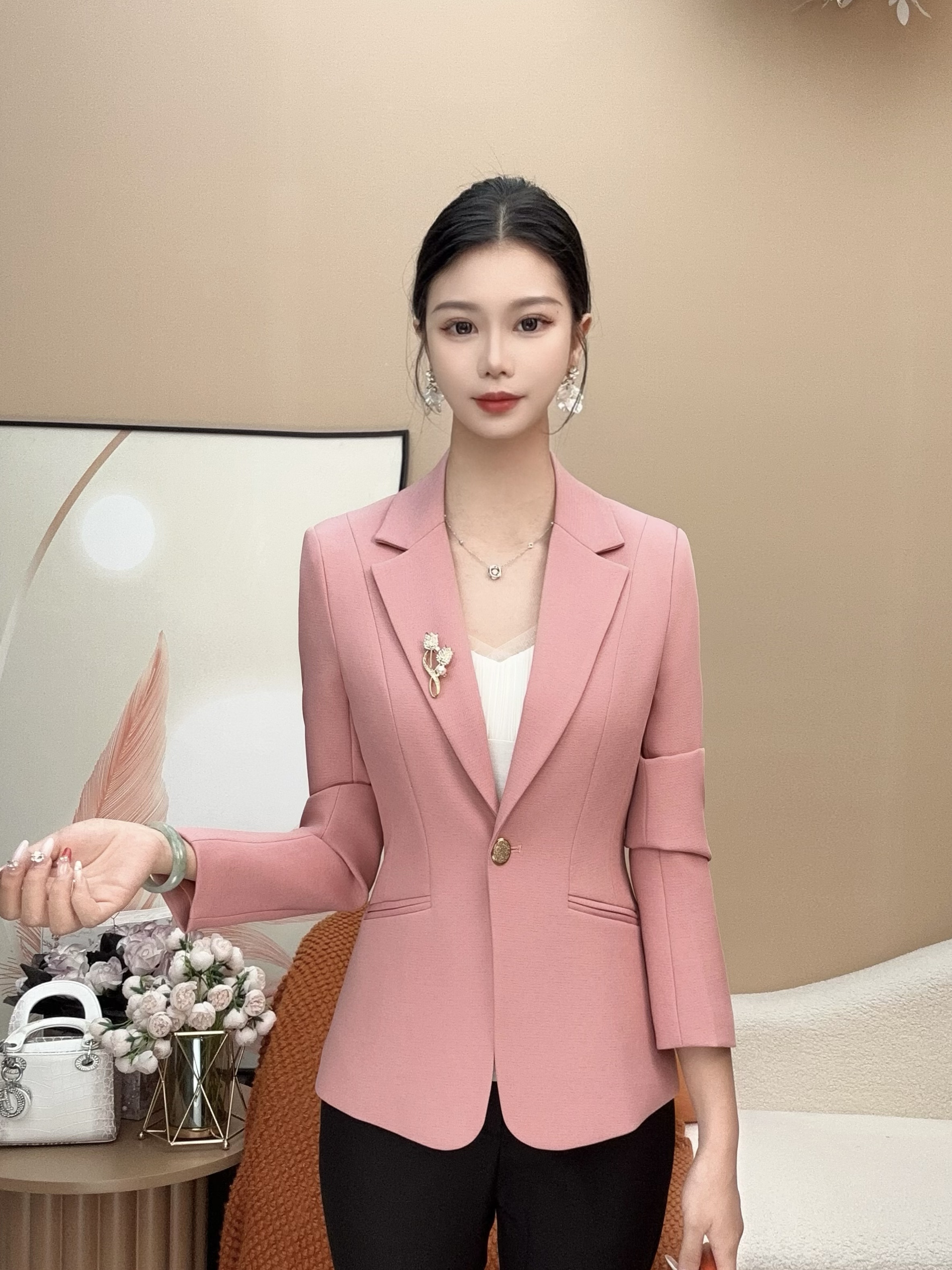99-8532单外套轻职风小西服纽扣西装休闲通勤风显瘦百搭长袖