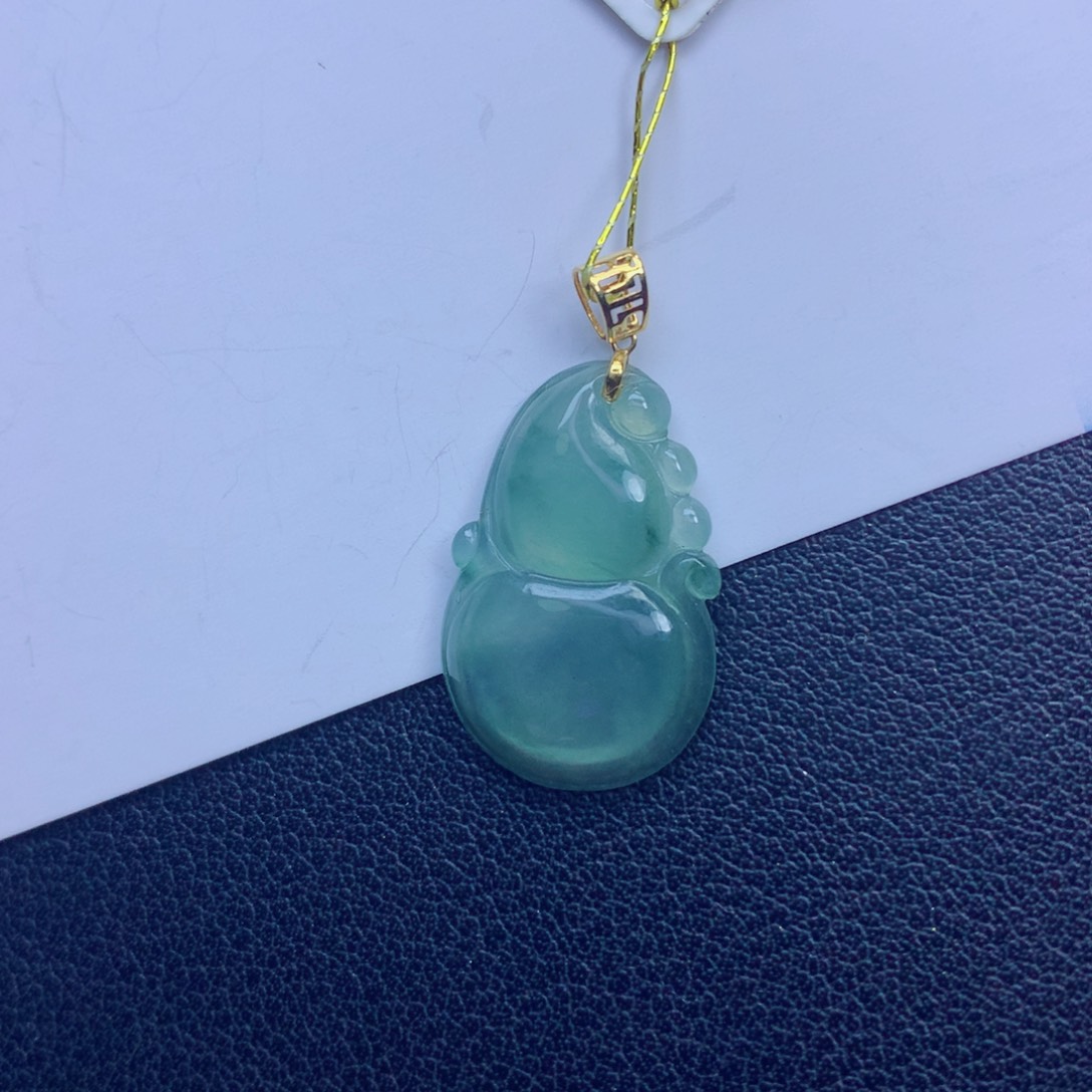 翡翠未镶嵌颈饰葫芦
