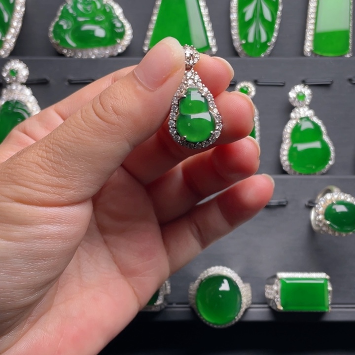 翡翠颈饰银S925镶嵌翡翠吊坠