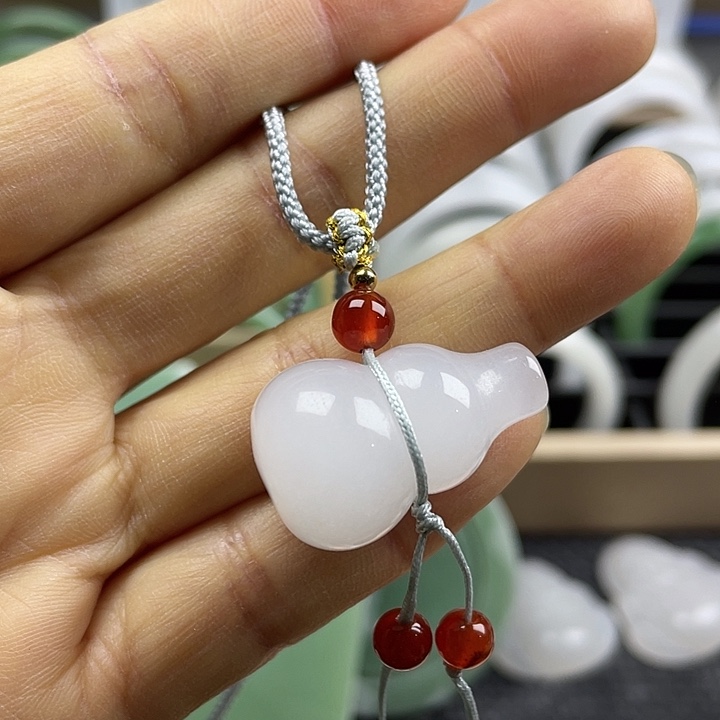 石英质玉（金丝玉）未镶嵌颈饰