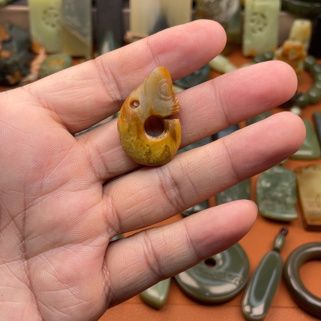 岫岩河磨玉（透闪石质玉）未镶嵌挂件