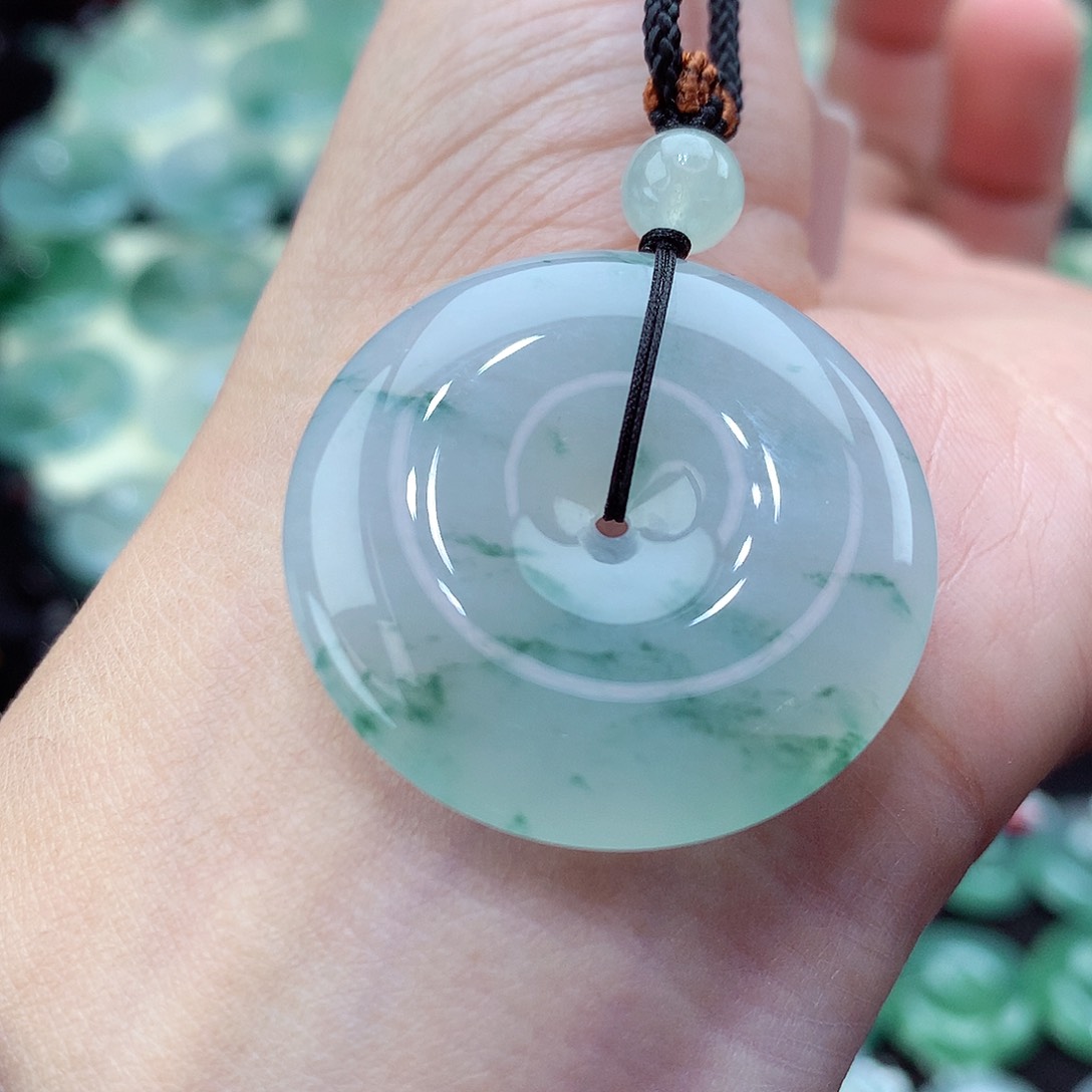 翡翠颈饰未镶嵌编号80。尺寸31.3-6.1