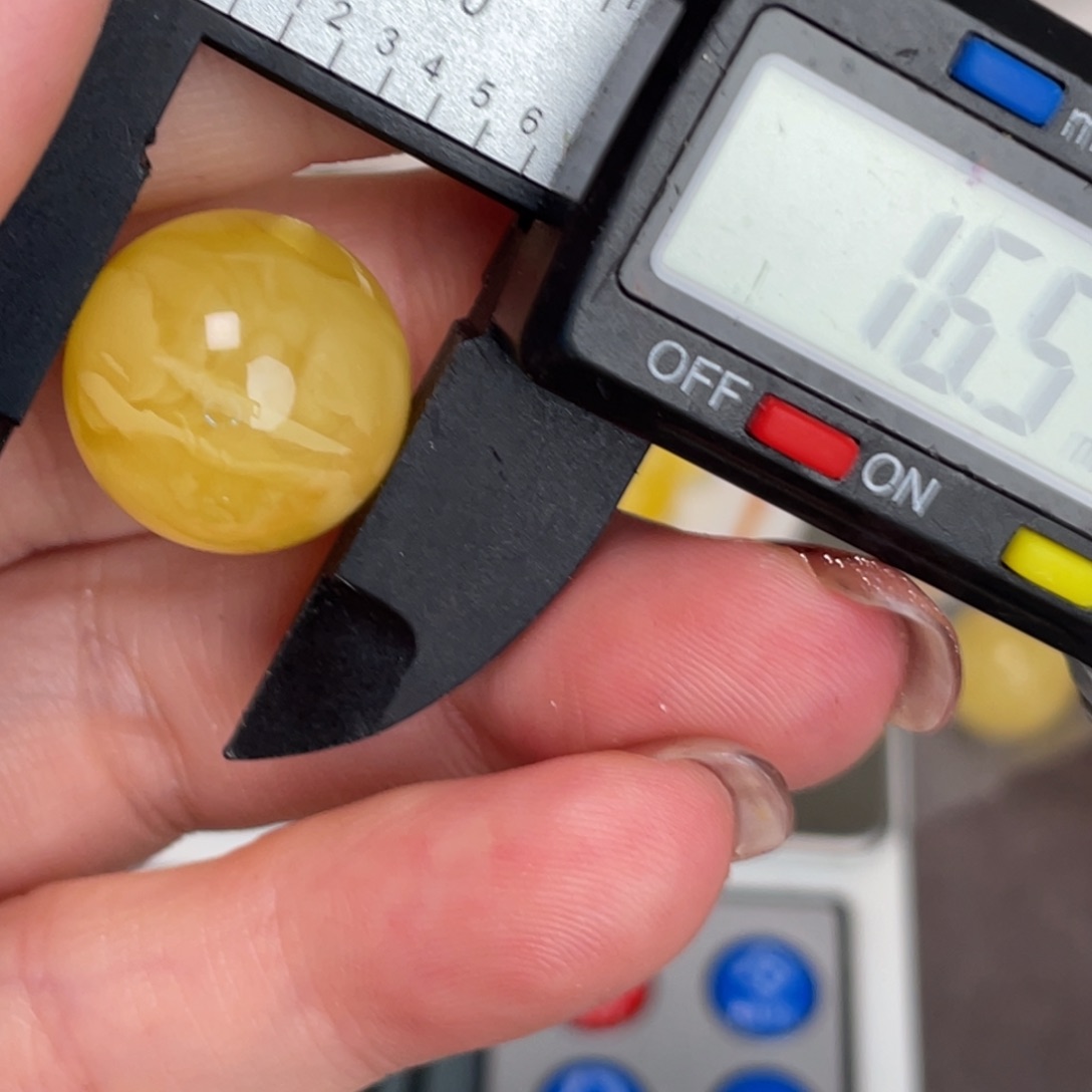 未镶嵌蜜蜡裸石58