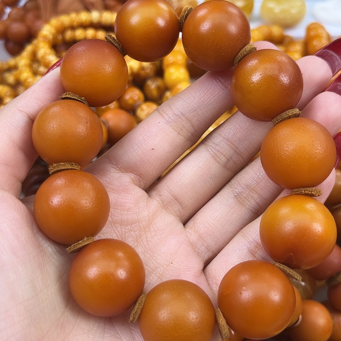 琥珀颈饰未镶嵌蜜蜡