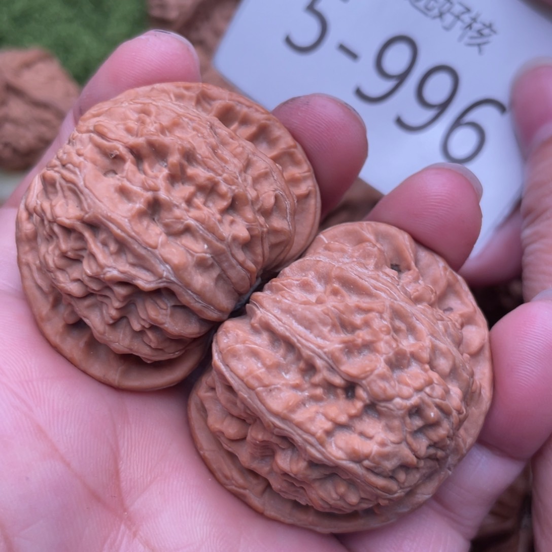 文玩核桃把件精配白狮子42