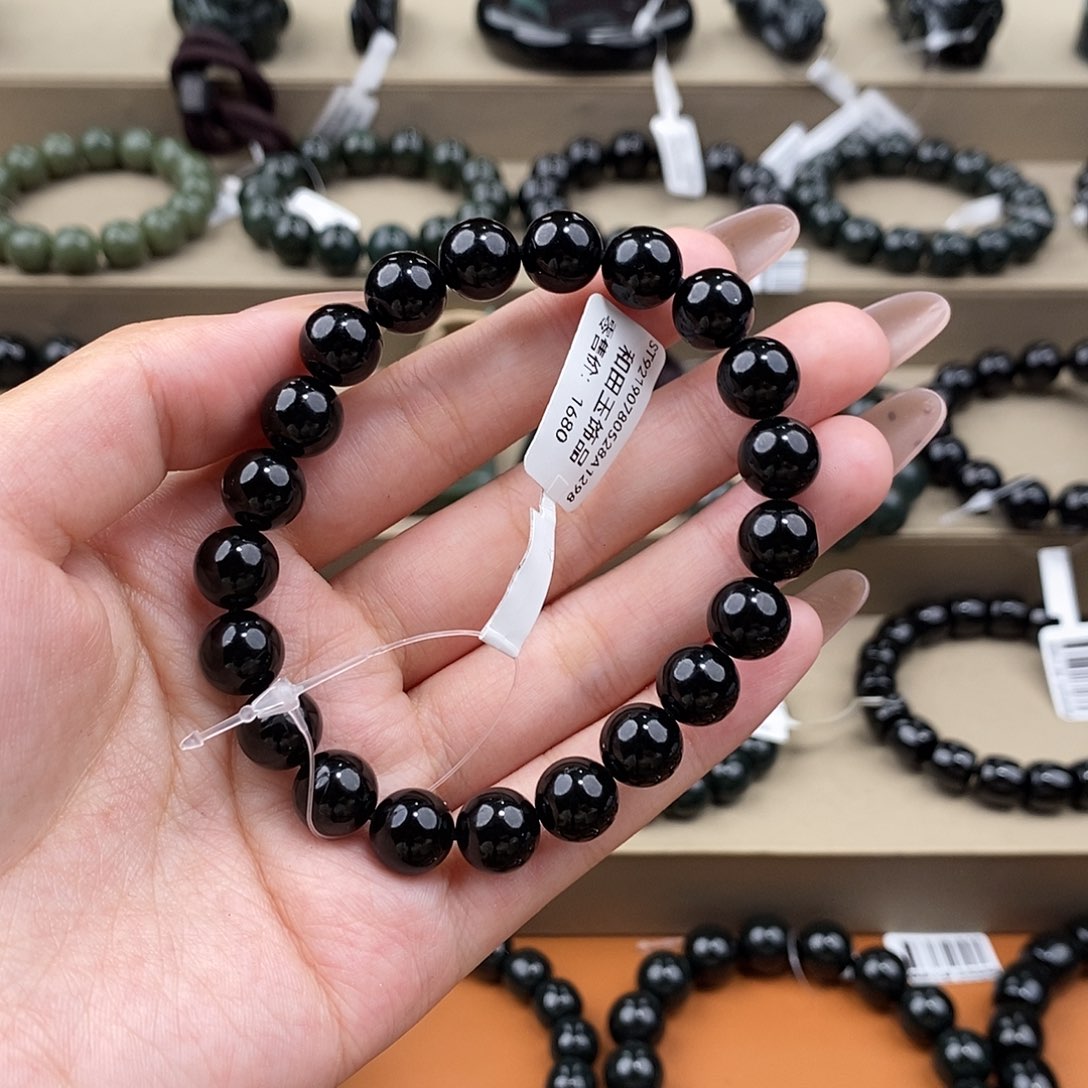 一***木和田玉未镶嵌手链