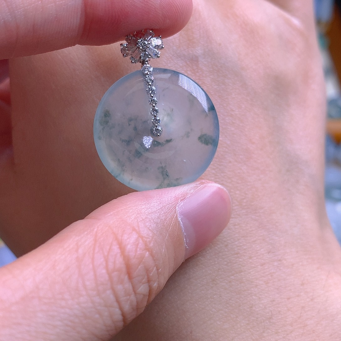 翡翠18K金镶嵌颈饰翡翠