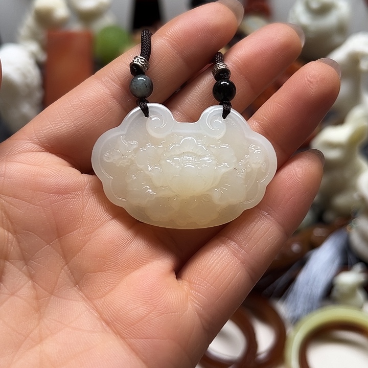 蛇纹石玉吊坠未镶嵌