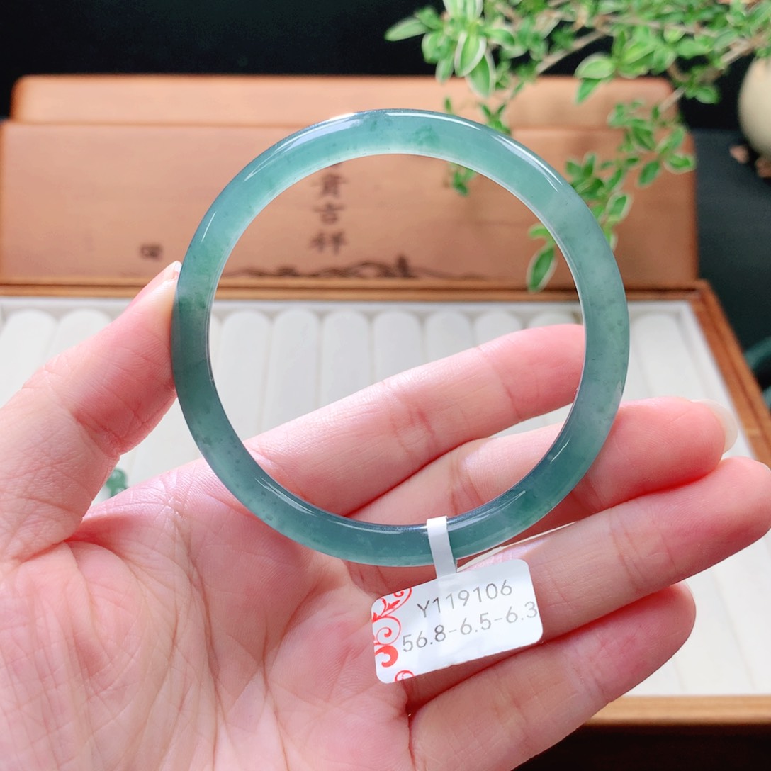 未镶嵌手镯（圆镯）翡翠