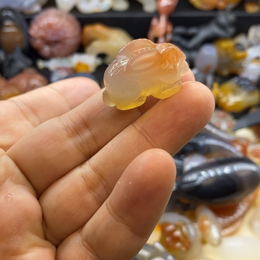 玛瑙/玉髓未镶嵌摆件手把件小兔挂件