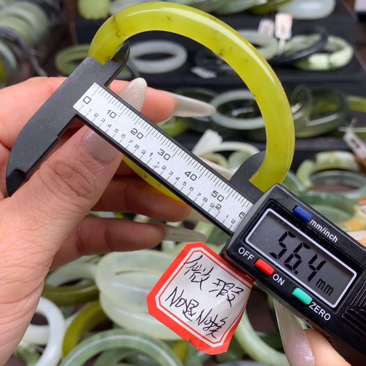 蛇纹石玉手镯未镶嵌574 