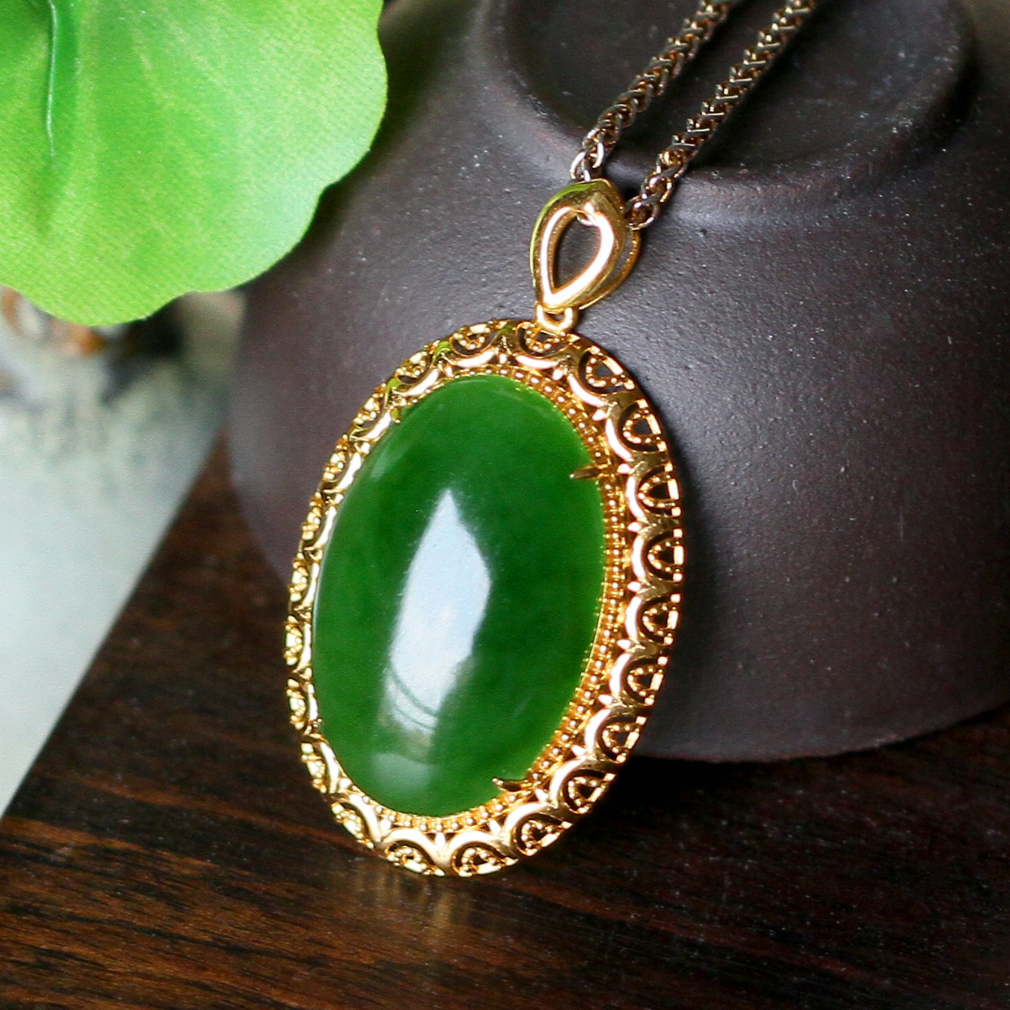 碧玉吊坠18K金镶和田玉鸽子蛋形花丝时尚精品国风玉坠气质菠菜绿