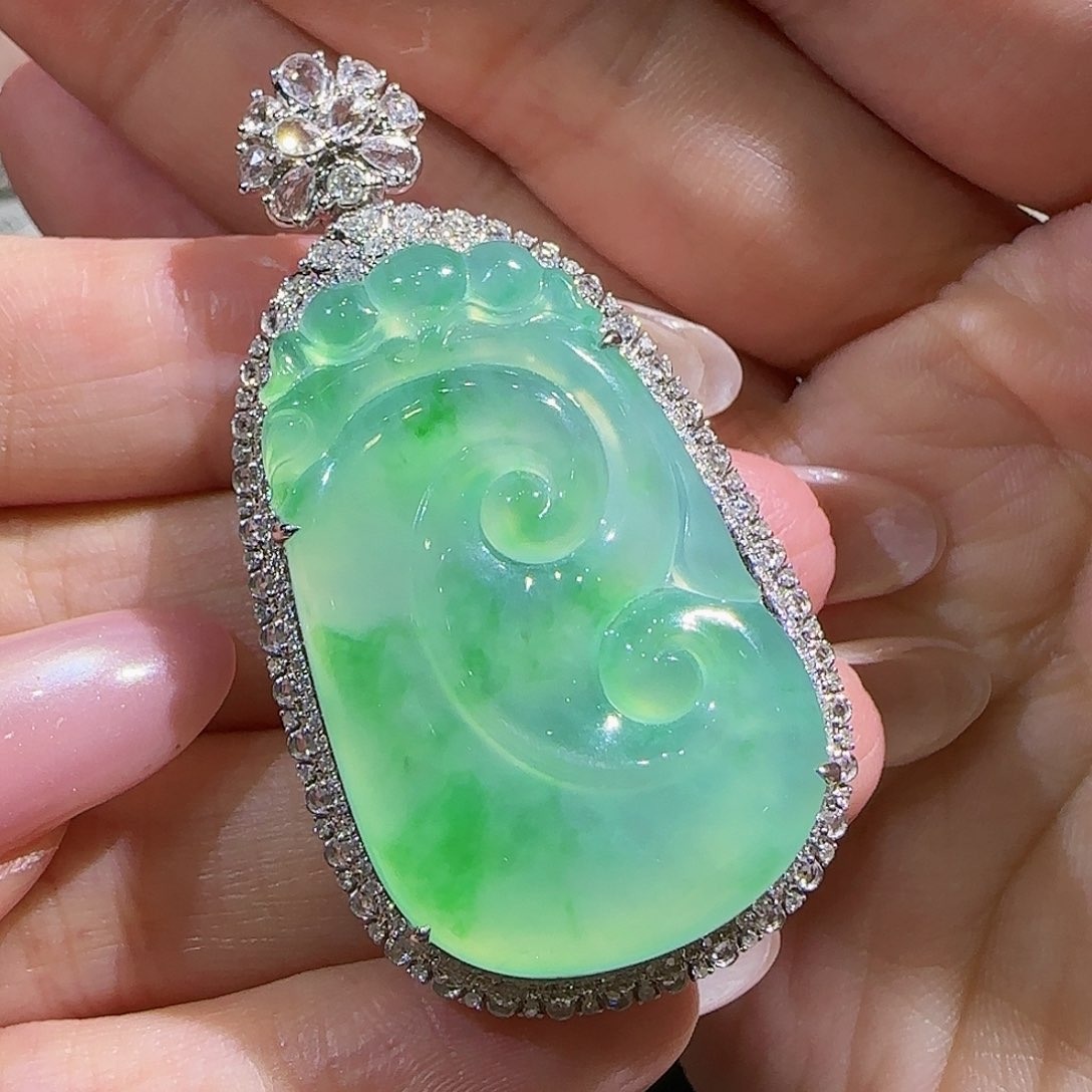 【闪购商品】颈饰18K金镶嵌翡翠_****虎天然A货翡翠