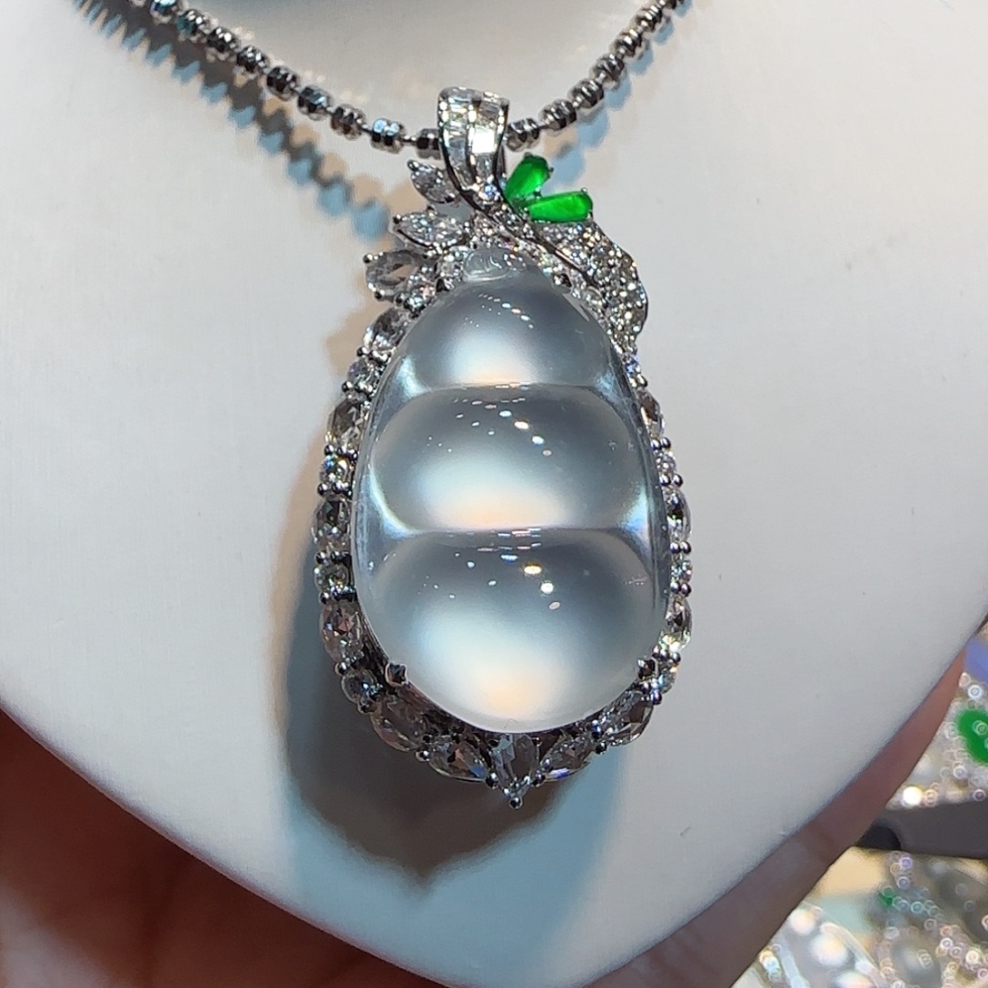 翡翠18K金镶嵌吊坠(不含链)福豆