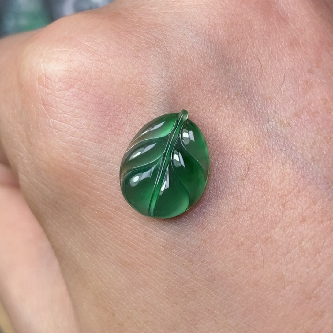 翡翠未镶嵌颈饰芭蕉叶