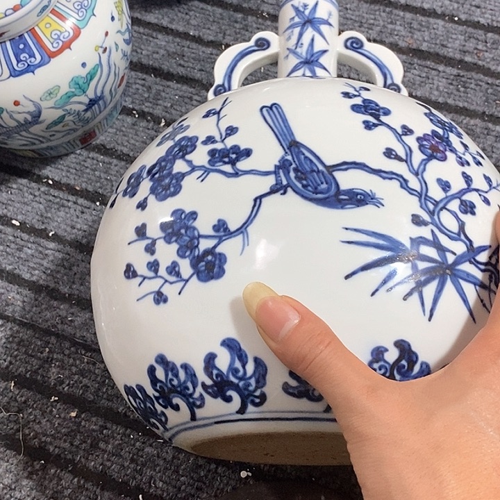 摆件青花花鸟抱月瓶