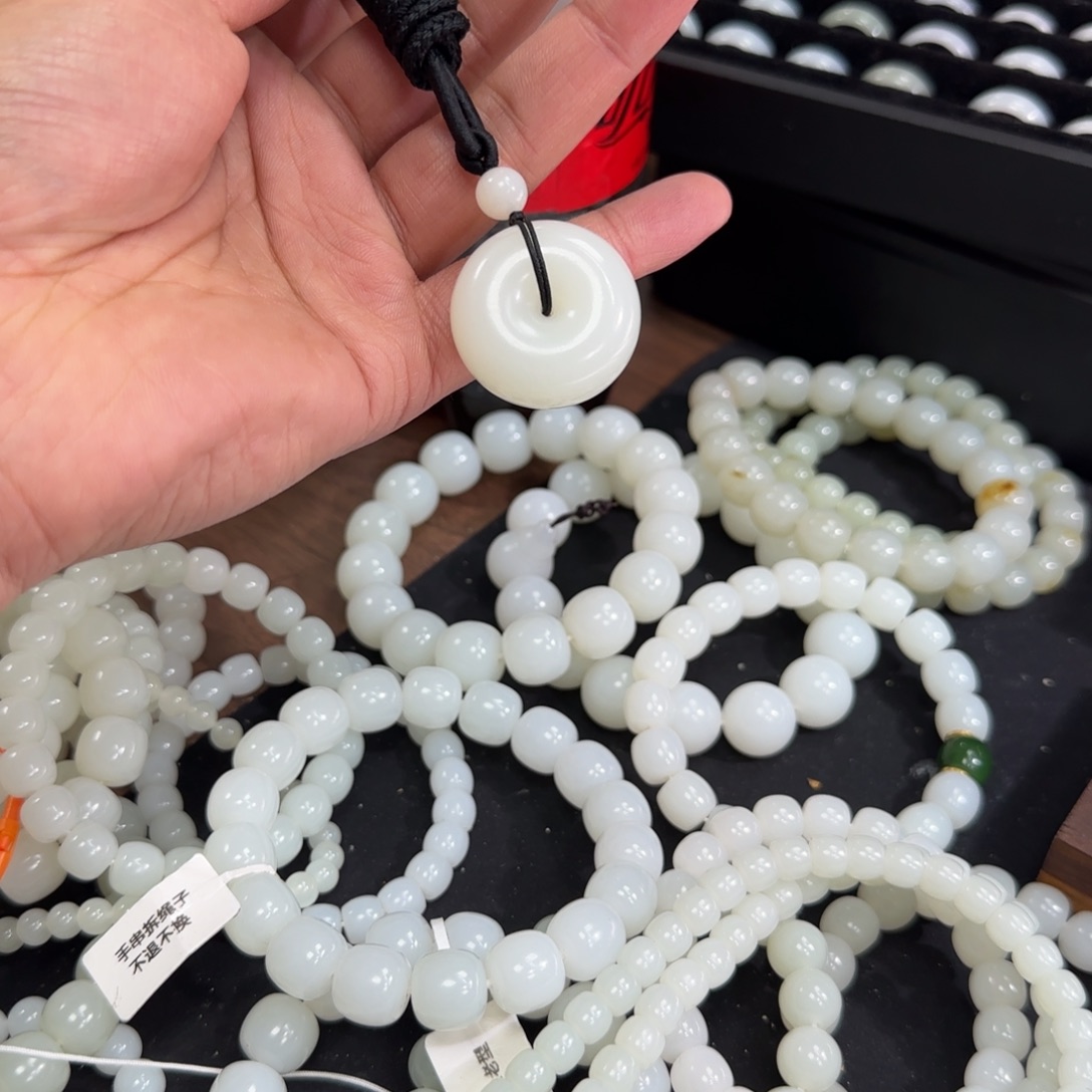 震***丧和田玉未镶嵌手链