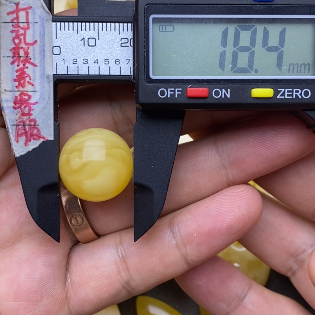 未镶嵌蜜蜡裸石18.4微瑕圆珠默认直发