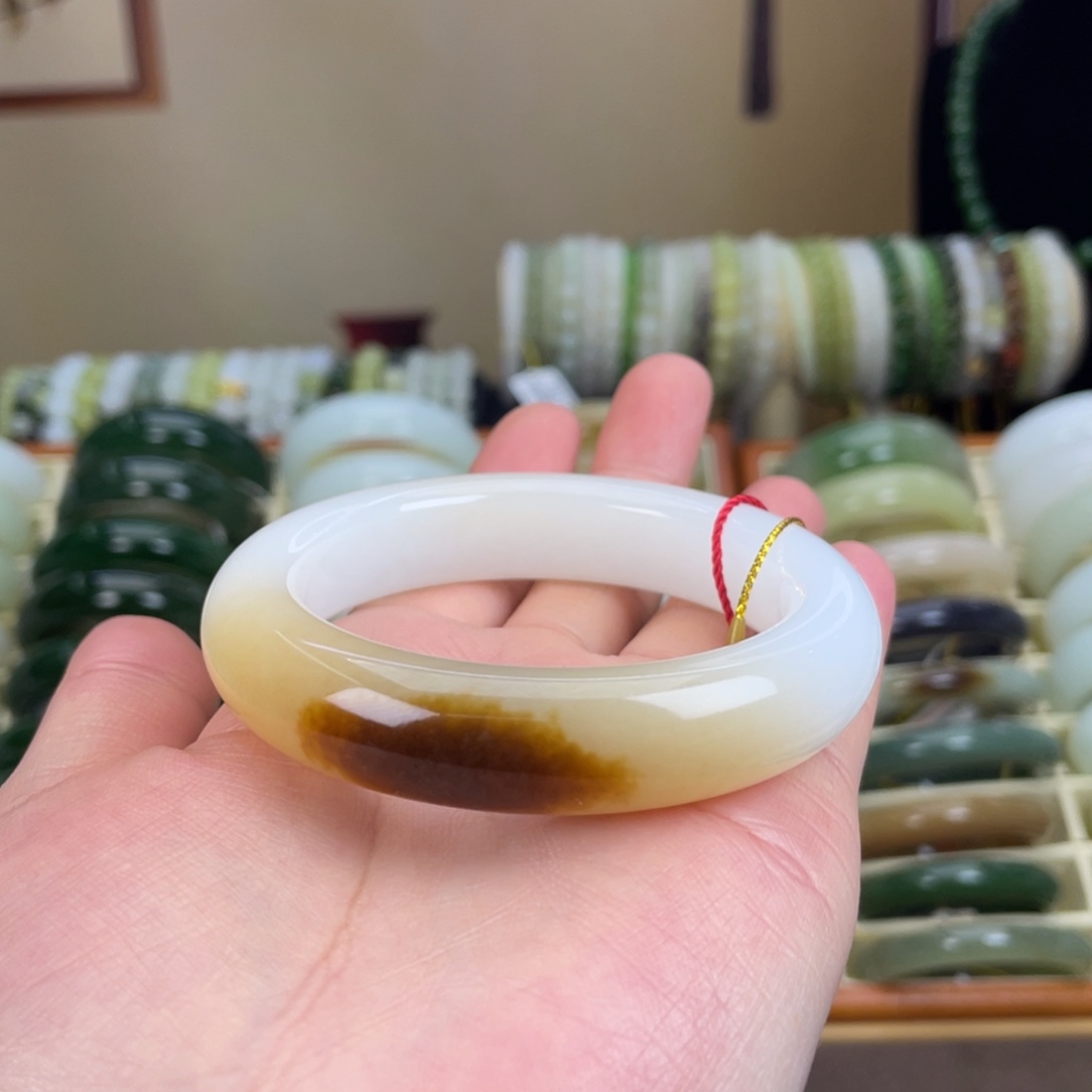 和田玉未镶嵌手镯