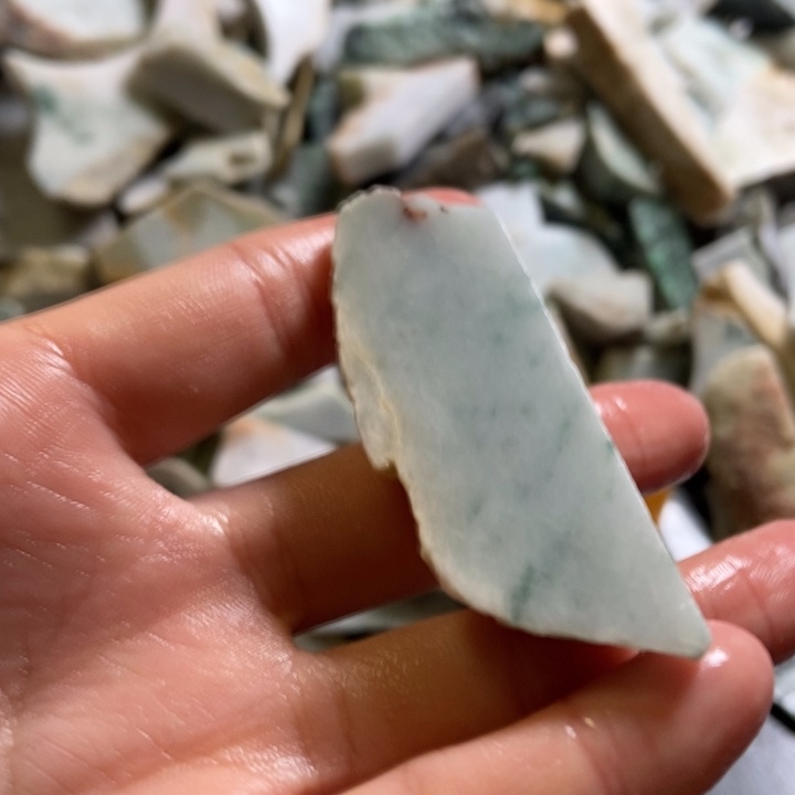 翡翠颈饰未镶嵌天然翡翠