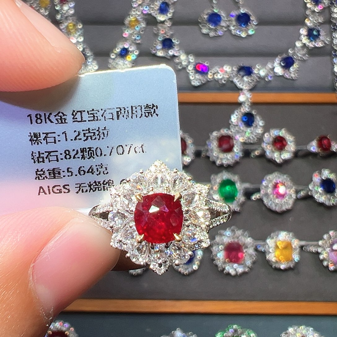 18K金镶嵌红宝石戒指