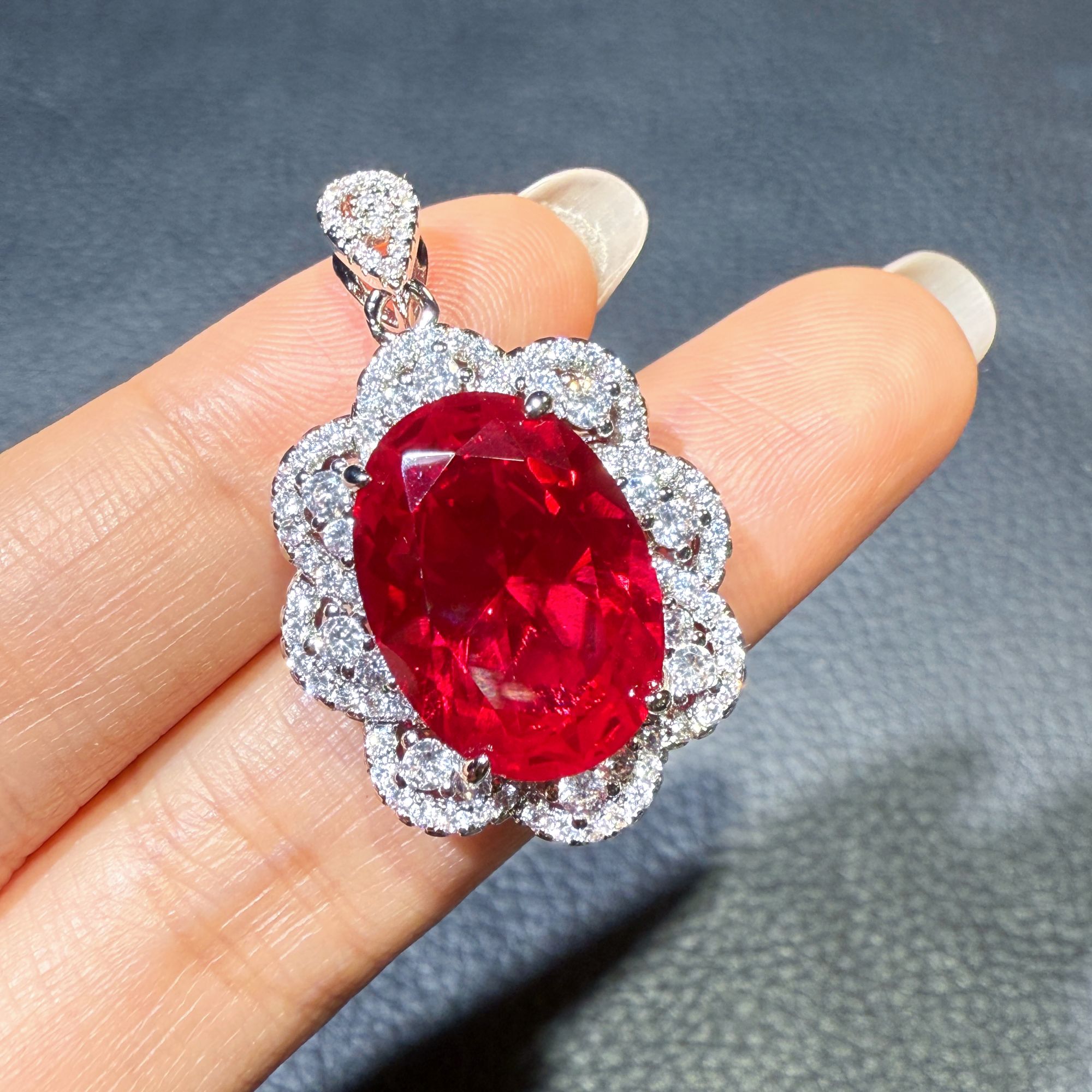 典藏轻奢-高精切红宝石吊坠YW-1017