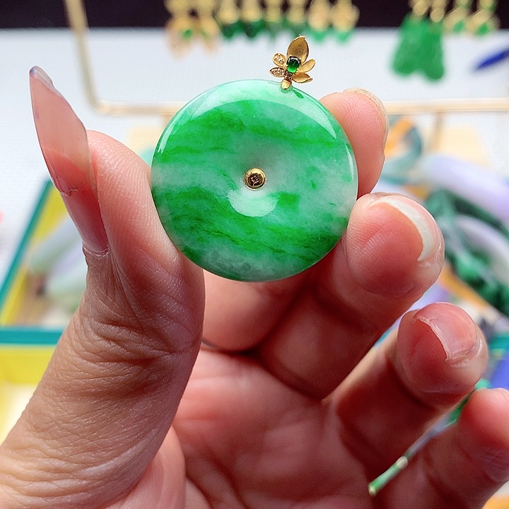 翡翠颈饰18K金镶嵌翡翠