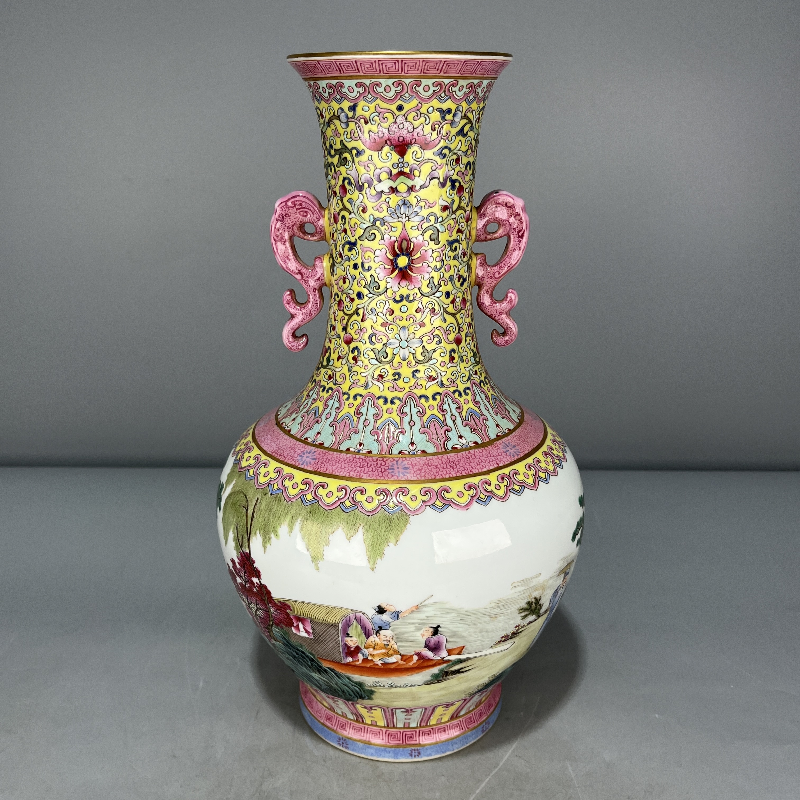 当代仿制 仿古大清乾隆年制粉彩描金缠枝人物故事双耳瓶