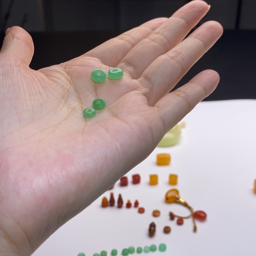 *****石英质玉（缅黄）未镶嵌颈饰