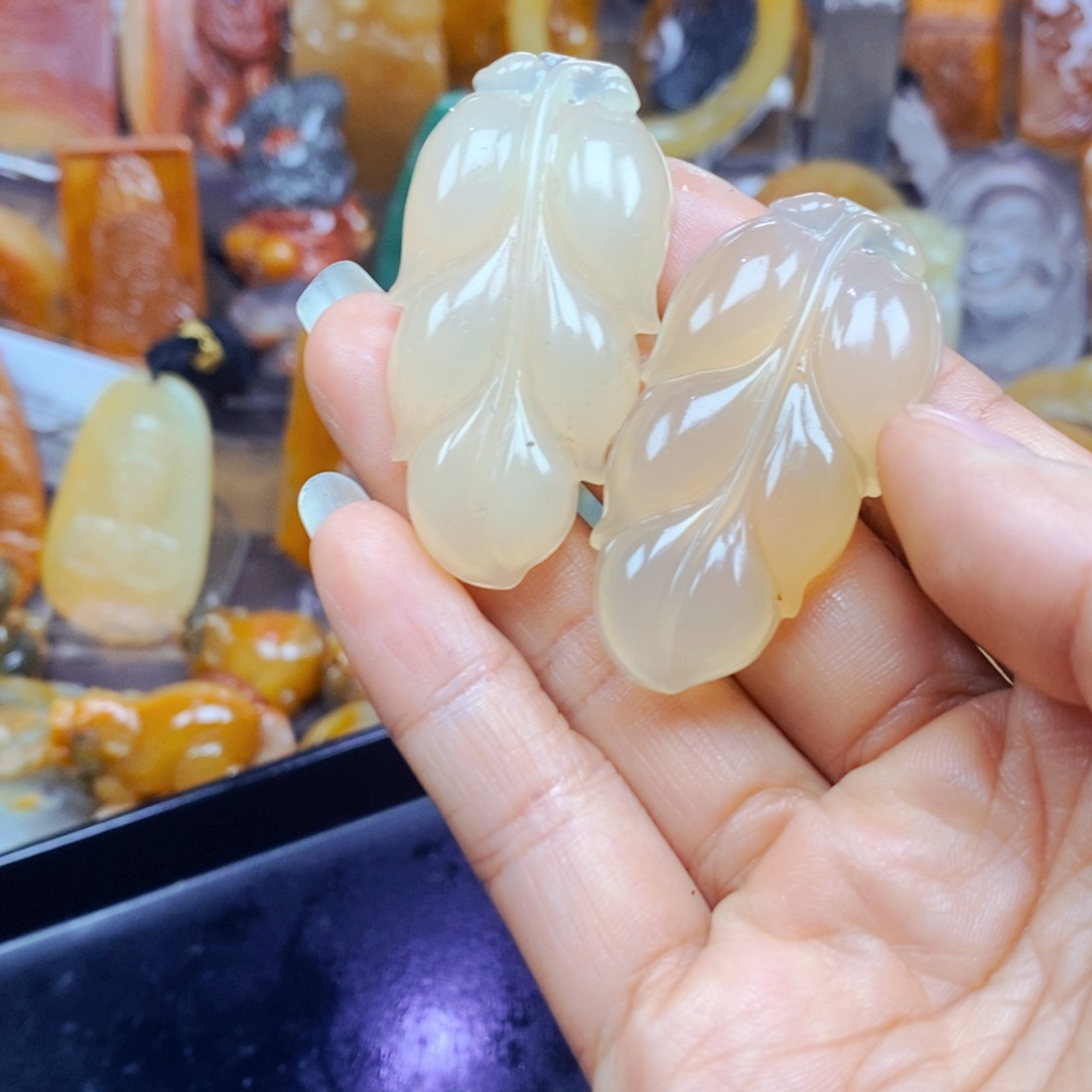 石英质玉（黄龙玉）未镶嵌颈饰