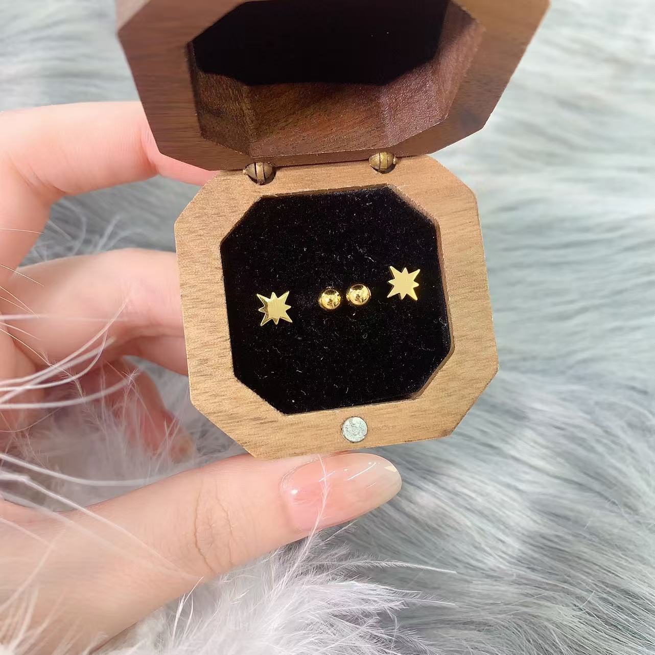 【伟新源】足金999 5G工艺 U型光面六芒星1.91克