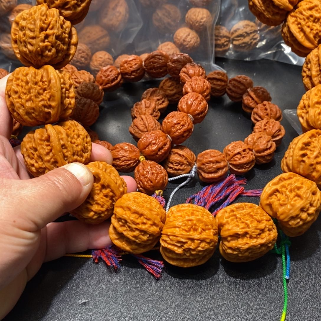 木质类核桃白狮子手持