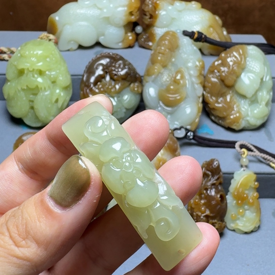 颈饰未镶嵌和田玉