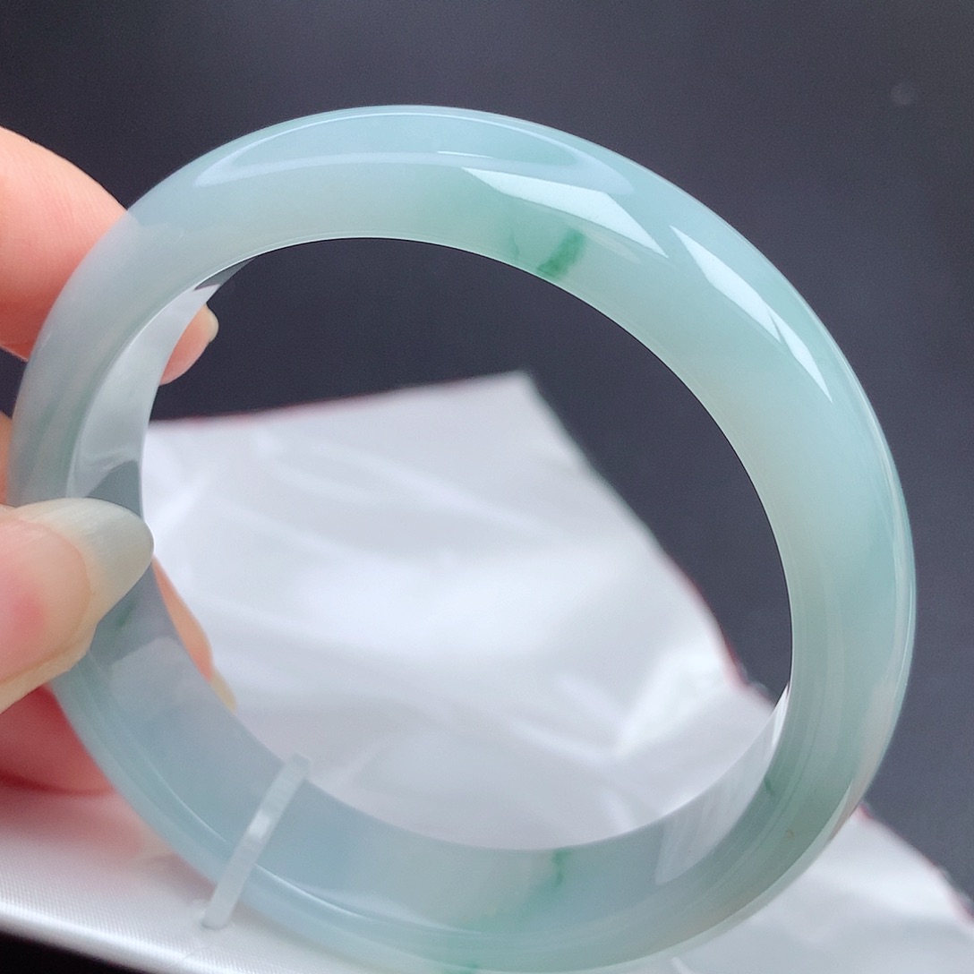 翡翠手镯未镶嵌55圈口