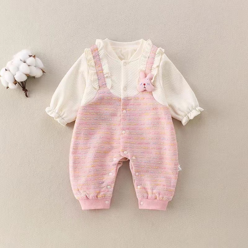 婴儿秋装女宝宝连体衣甜美可爱假背带新生儿爬爬服婴儿外出衣服
