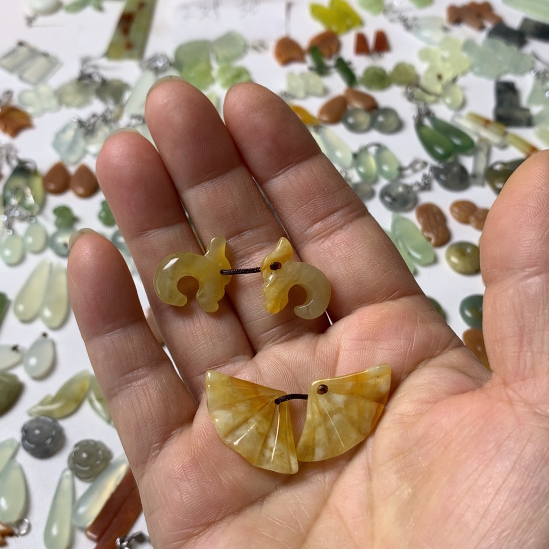 蛇纹石玉未镶嵌耳坠