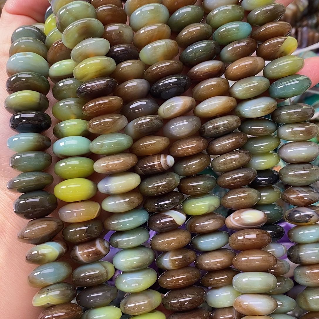 玛瑙/玉髓未镶嵌珠宝半成品卡十五左右玛瑙一条