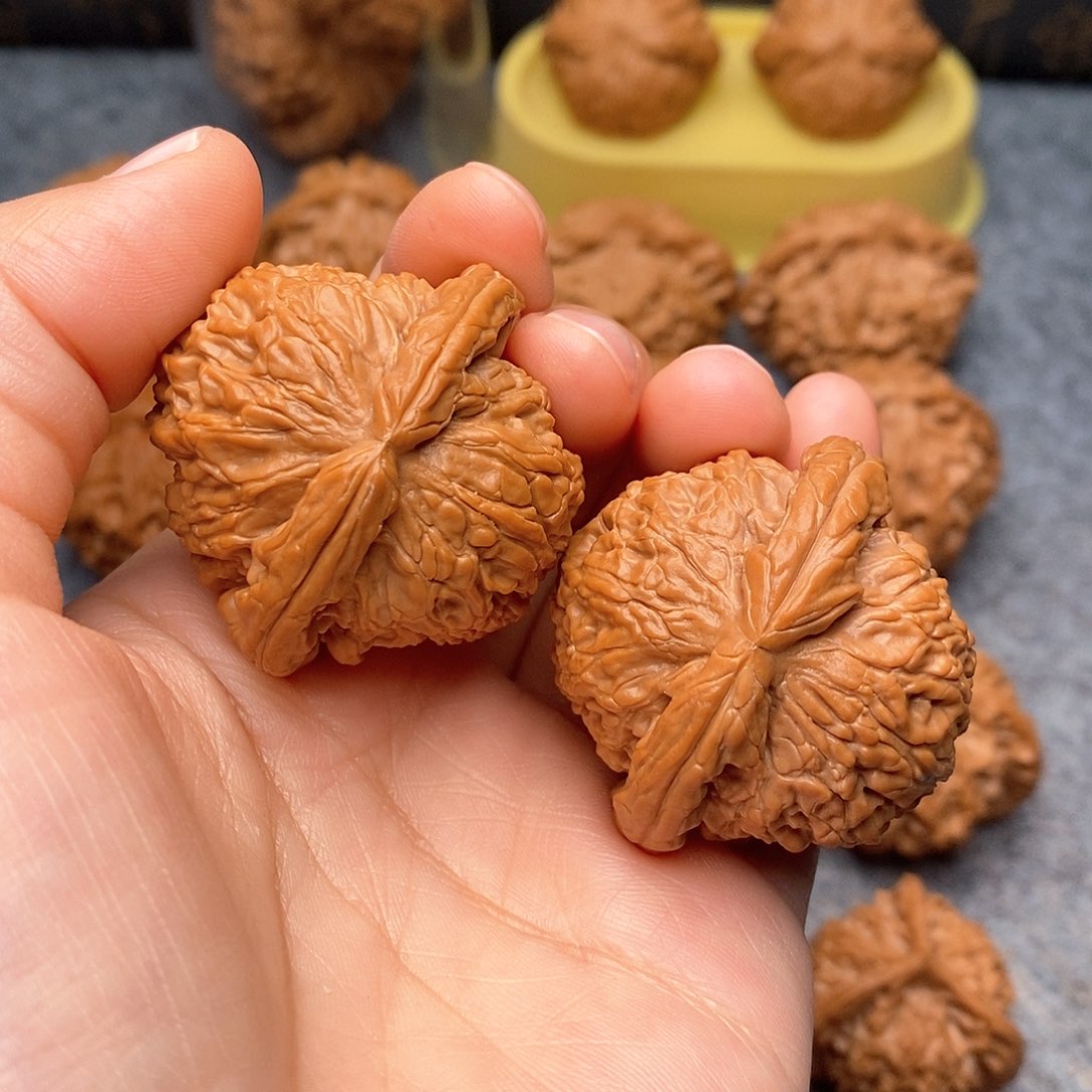 文玩核桃把件粗棱白狮子41尺全品