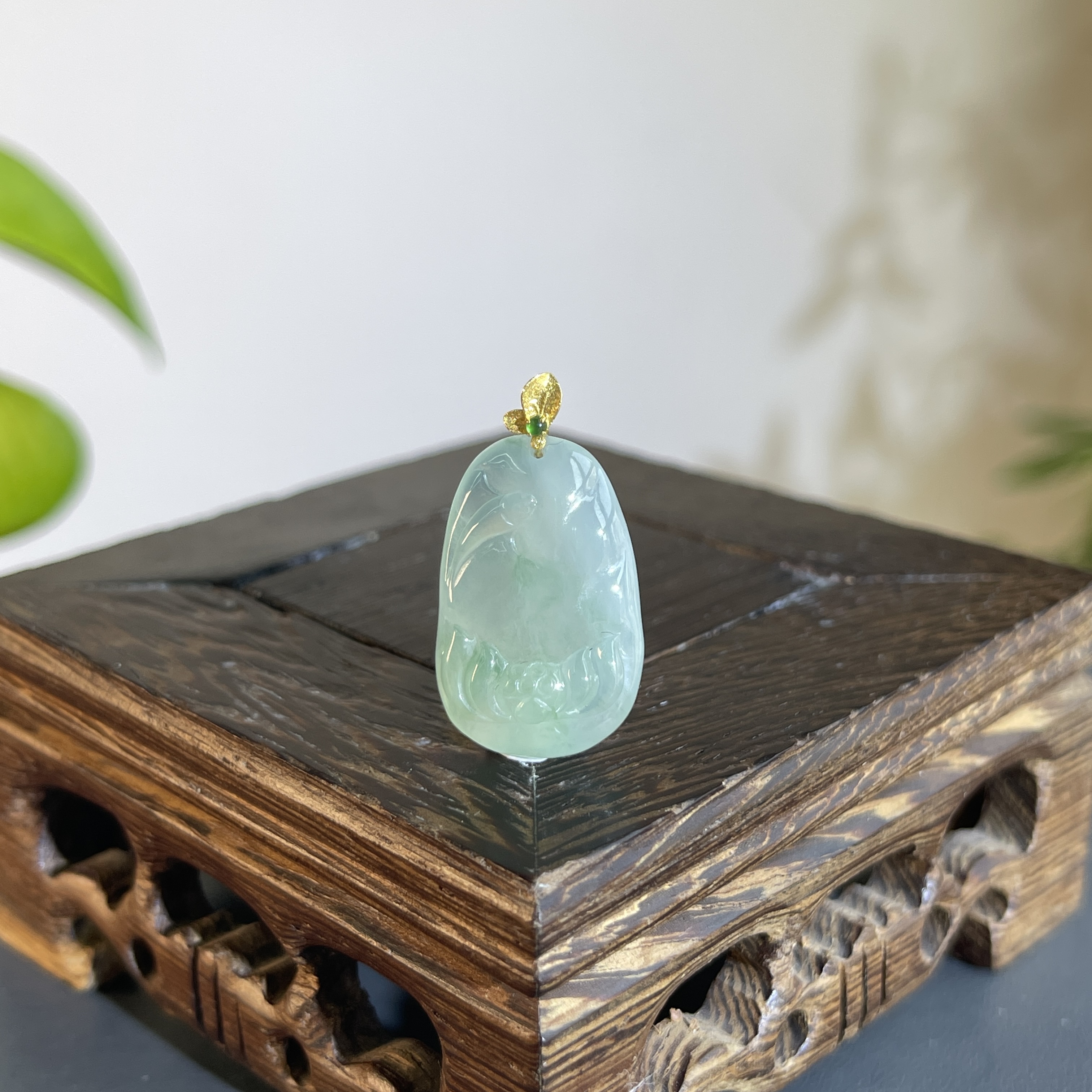 JCB15-51   天然缅甸A货翡翠   18K扣头一品青莲