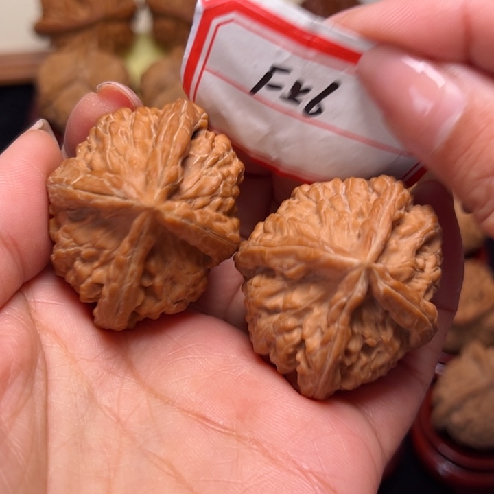 文玩核桃吊坠42大尺全品金字塔四棱56