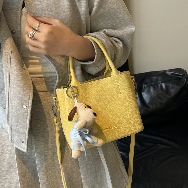 网红洋气斜挎包单肩韩版百搭小众水桶包包包女款爆款2025女包