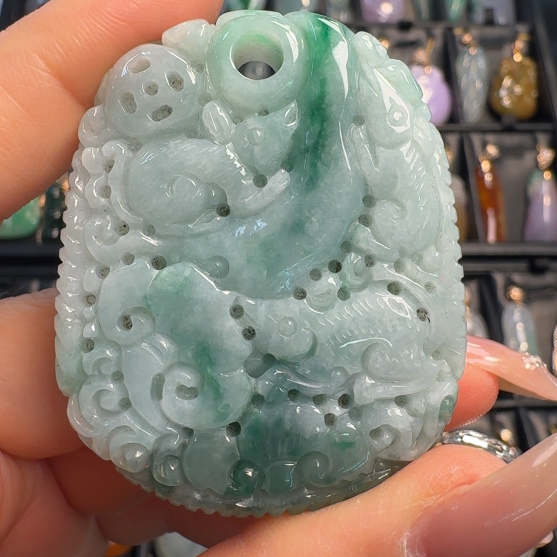 翡翠未镶嵌颈饰五鼠运财